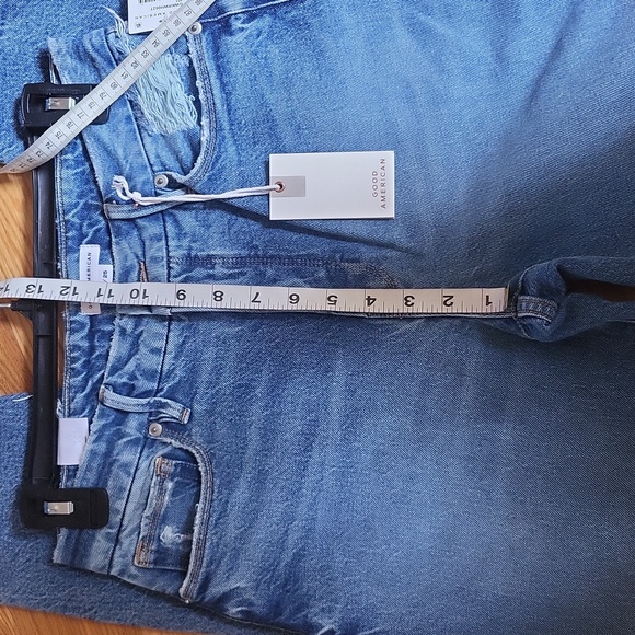 Good American Over-Sizes Distressed Jean - Picture 3 of 12